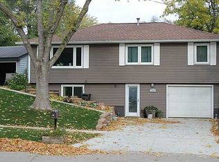 3025 Outlook Dr SW, Cedar Rapids, IA 52404