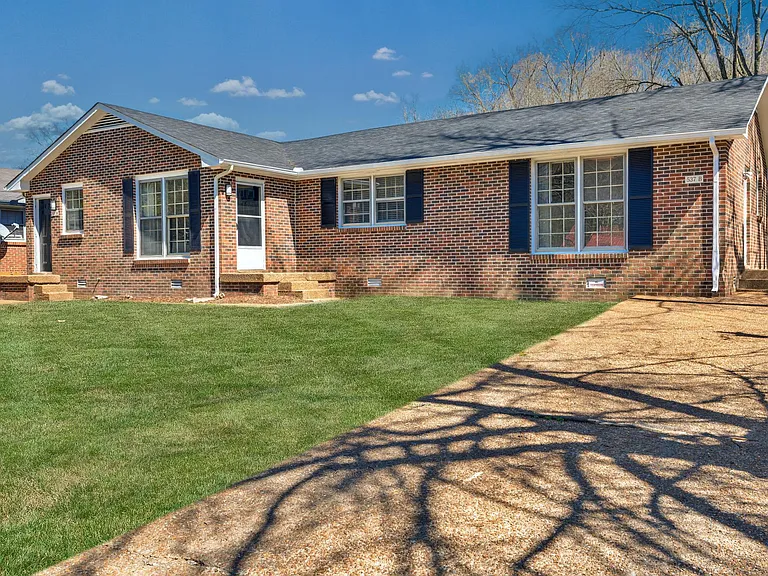 537B Raleigh Dr — Photo 1