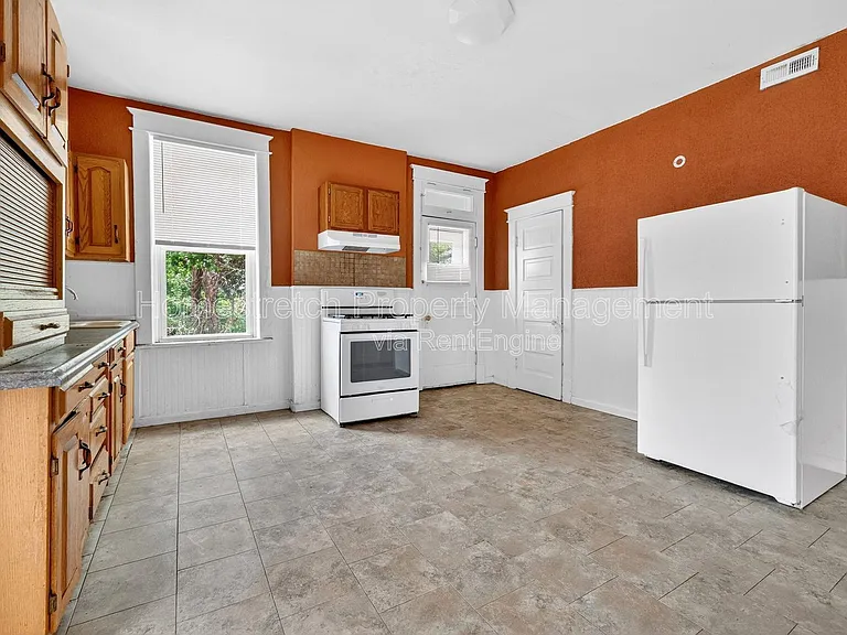 4617 S Compton Ave — Photo 10