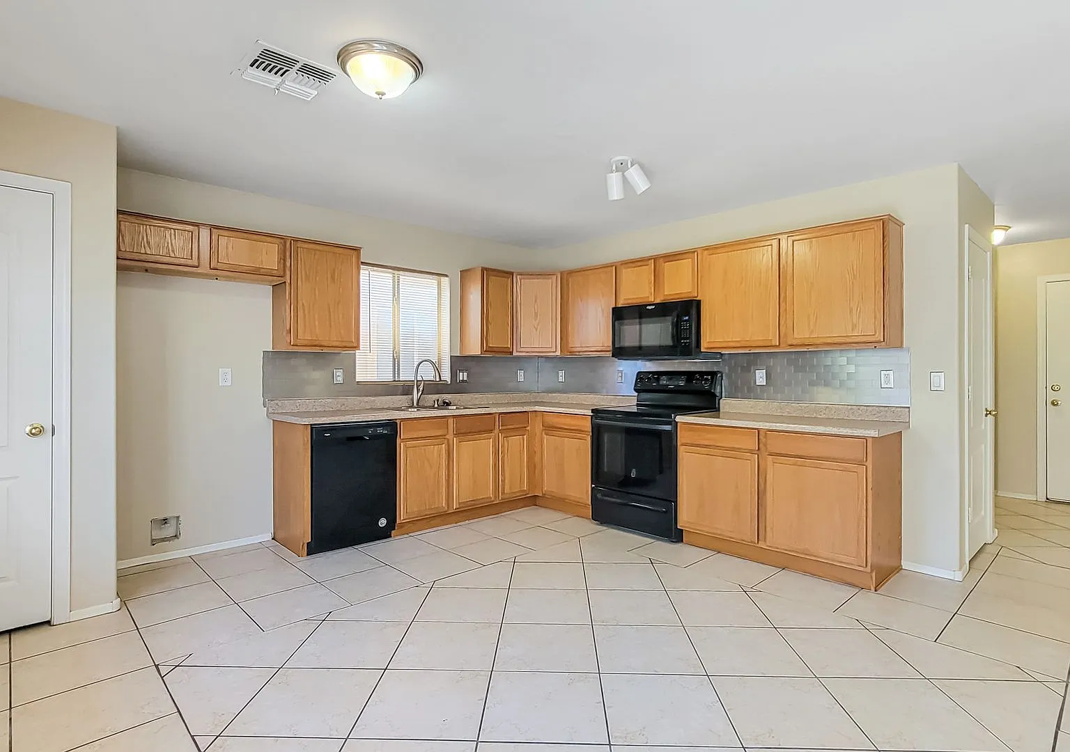 Hard to find a 4 bedroom at this price! No carpet! — Photo 3