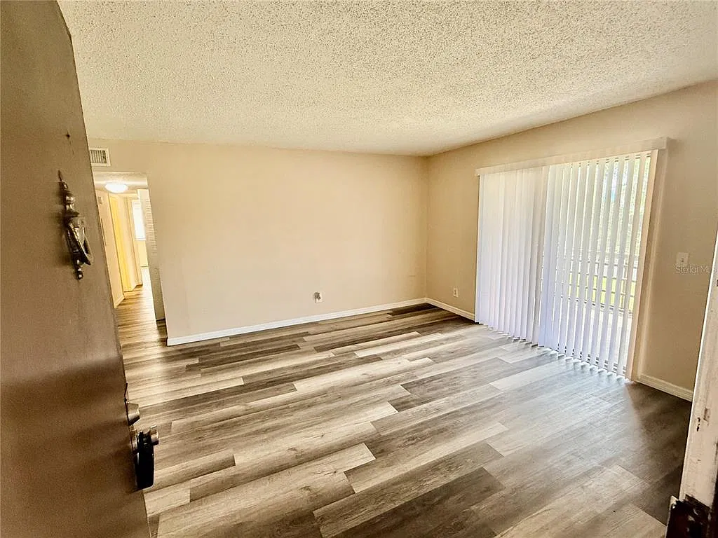 2 bed, 2.0 bath, 1003 sqft, $1,350 — Photo 4