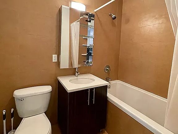 5th image of 103 Jefferson Ave #3E