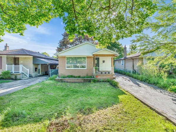1238 Pharmacy Ave, Toronto, ON M1R 2H9