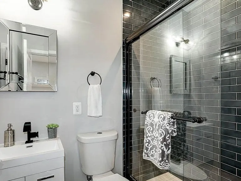 329 K St NE — Photo 14