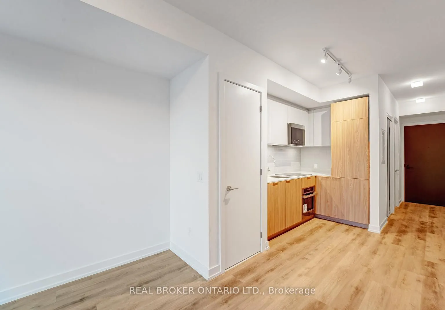 28 Eastern Condos — Photo 3