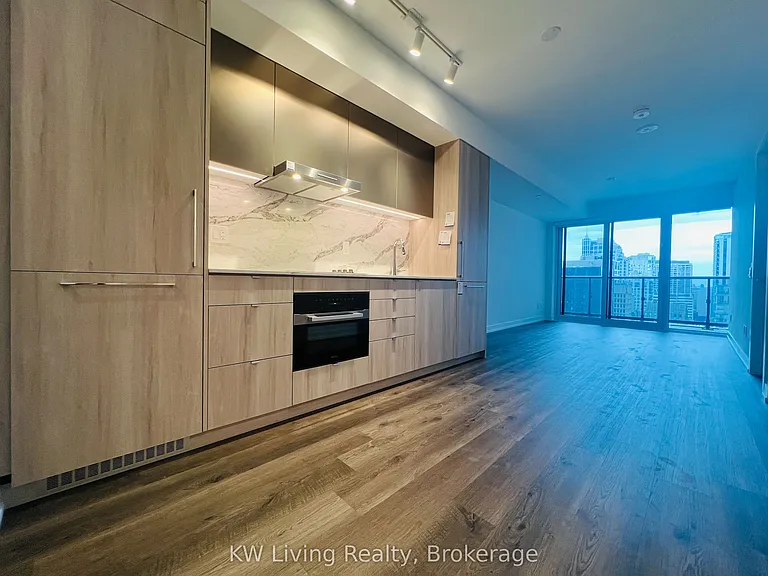 771 Yonge St #1902 — Photo 2