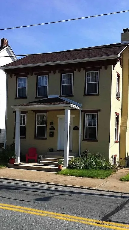 123 W Main St photo 1