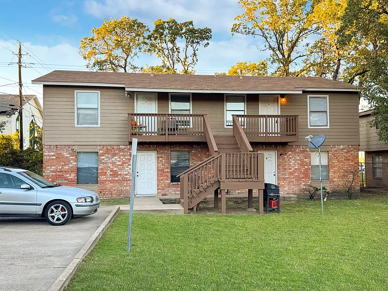 704 Navidad St #D — Photo 1