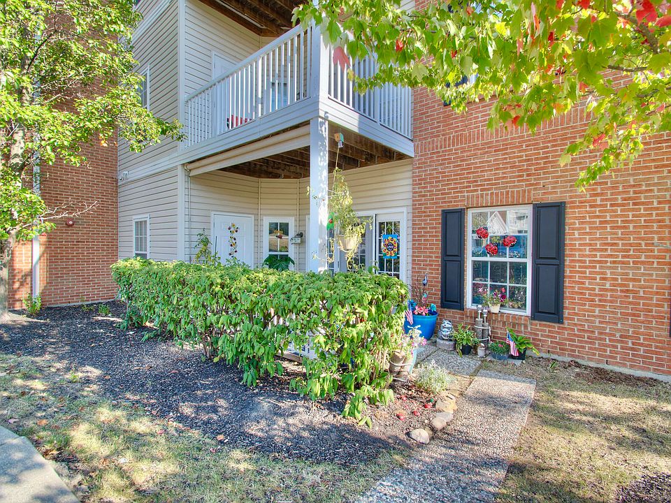1st image of 1056 Larkspur Ct #1056