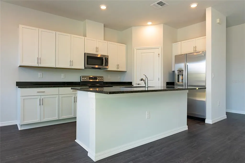 4 bed, 2.0 bath, 1928 sqft, $2,550 — Photo 4
