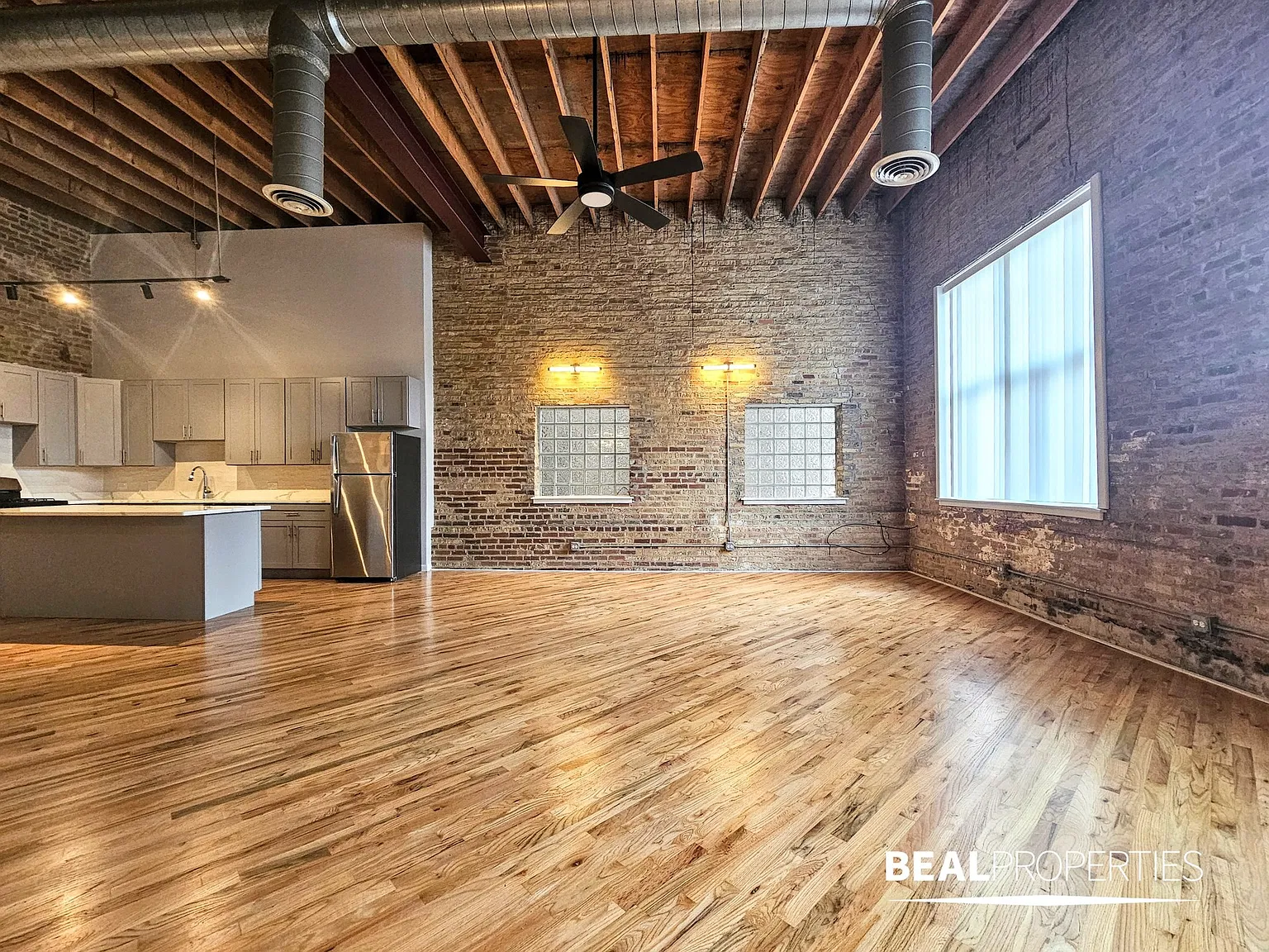 2320 N Damen Ave — Photo 3