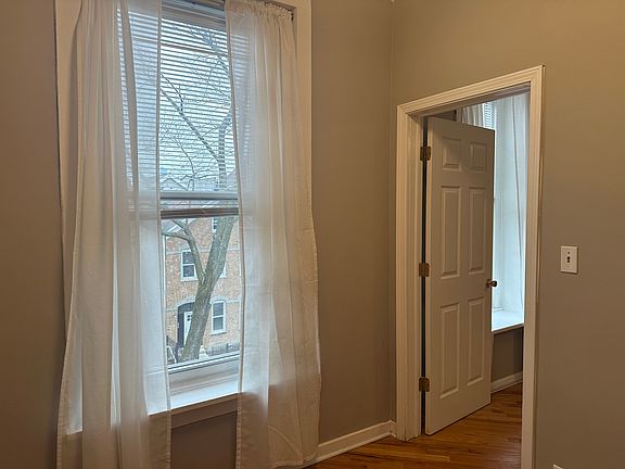 2nd image of 854 N Hermitage Ave APT 3F