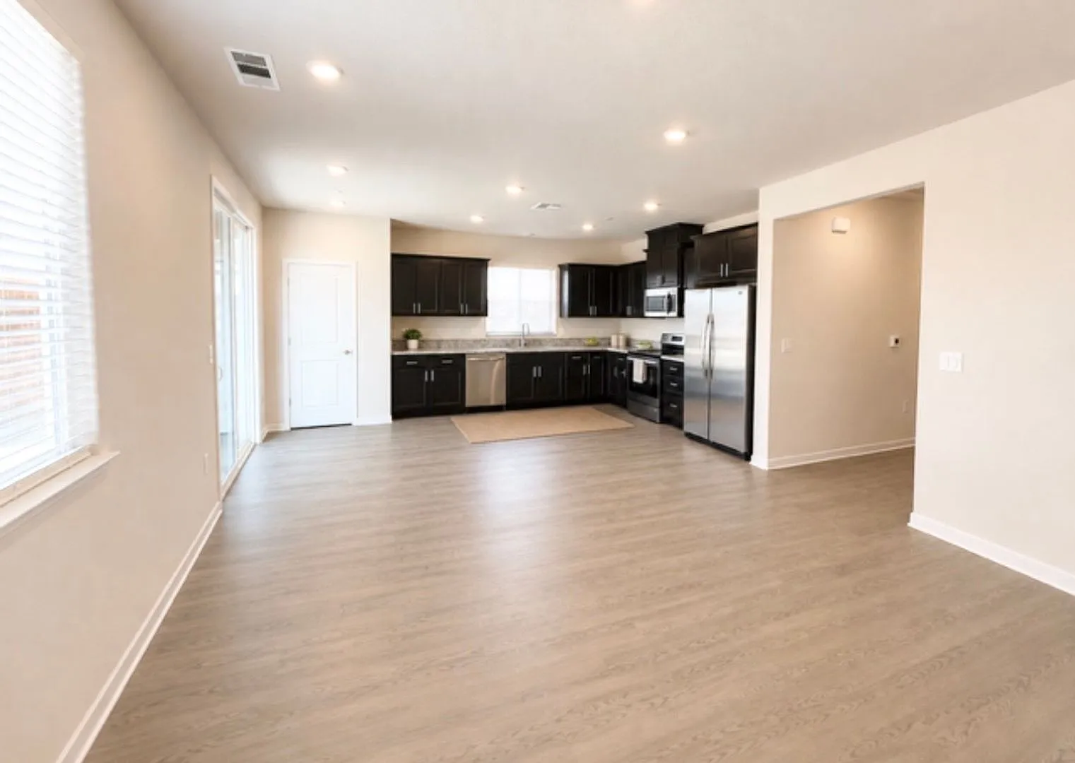 Brand New 3 Bedroom Home For Rent In Roseville Area (Placer One) — Photo 4