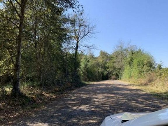 Exterior Neighborhood (street photo)