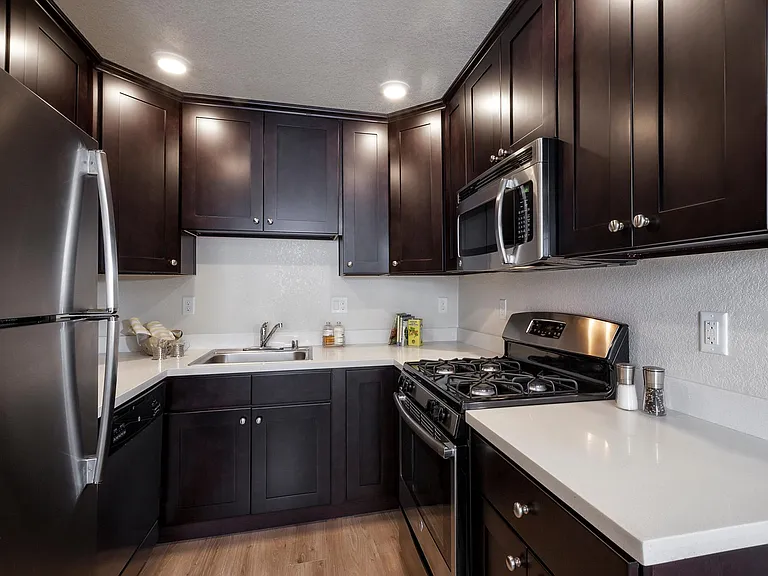 Palo Alto Plaza Apartments — Photo 24