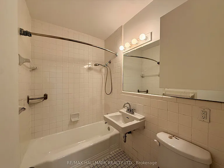 30 Upper Canada Dr #208 — Photo 13