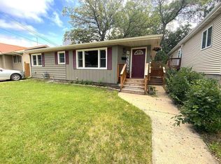 424 7th St NW, Minot, ND 58703