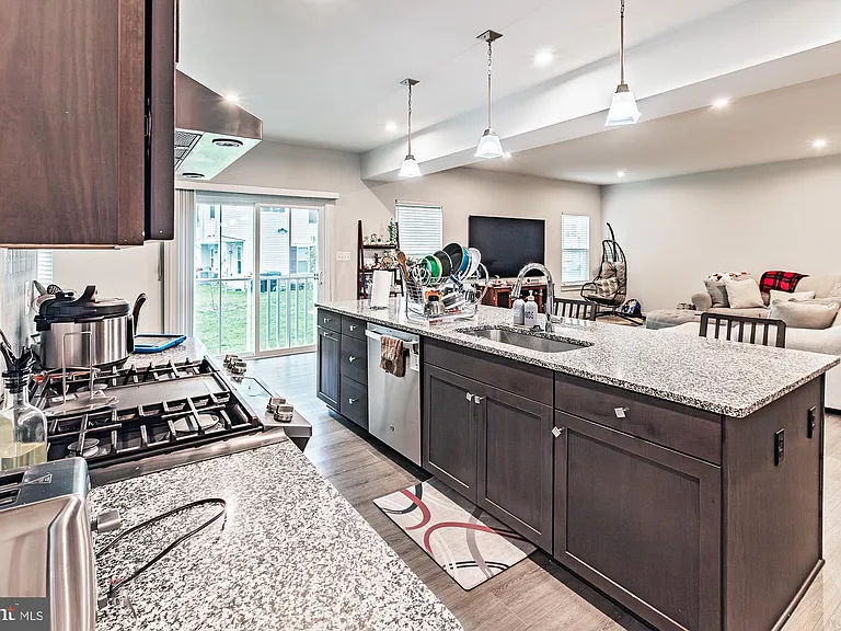 604 Longleaf Dr — Photo 16