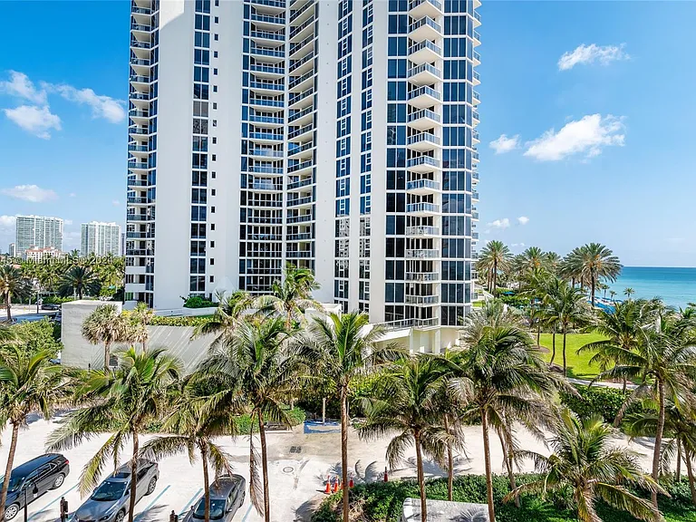 19201 Collins Ave #318 — Photo 10