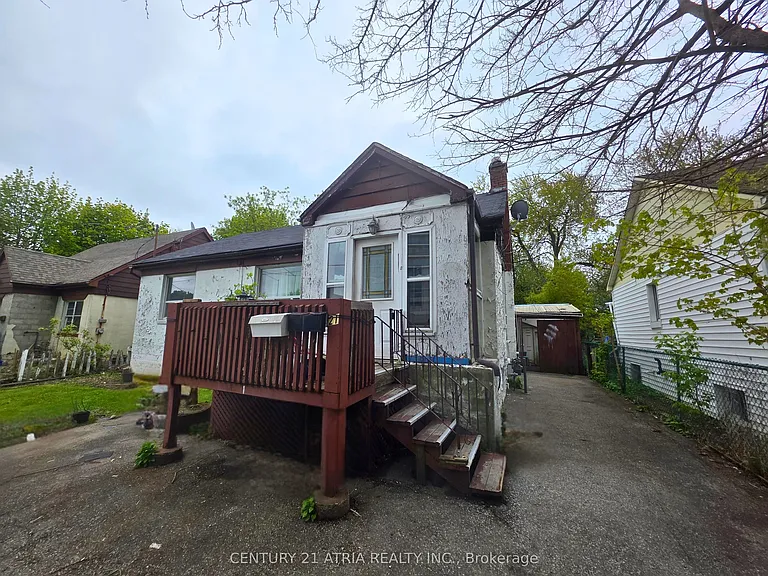 21 Meadowview Ave #LOWER — Photo 1