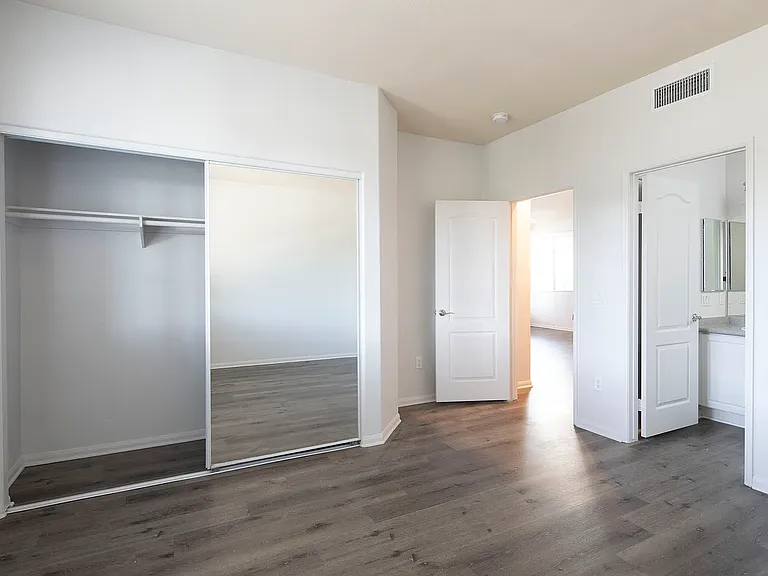 Creek View Condominiums — Photo 29