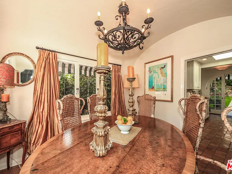 1367 N Beverly Dr — Photo 15