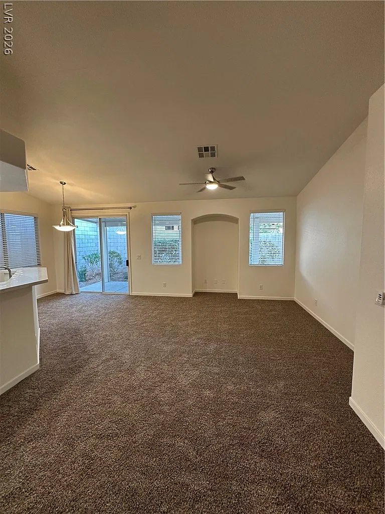 3 bed, 2.0 bath, 1311 sqft, $1,946 — Photo 3