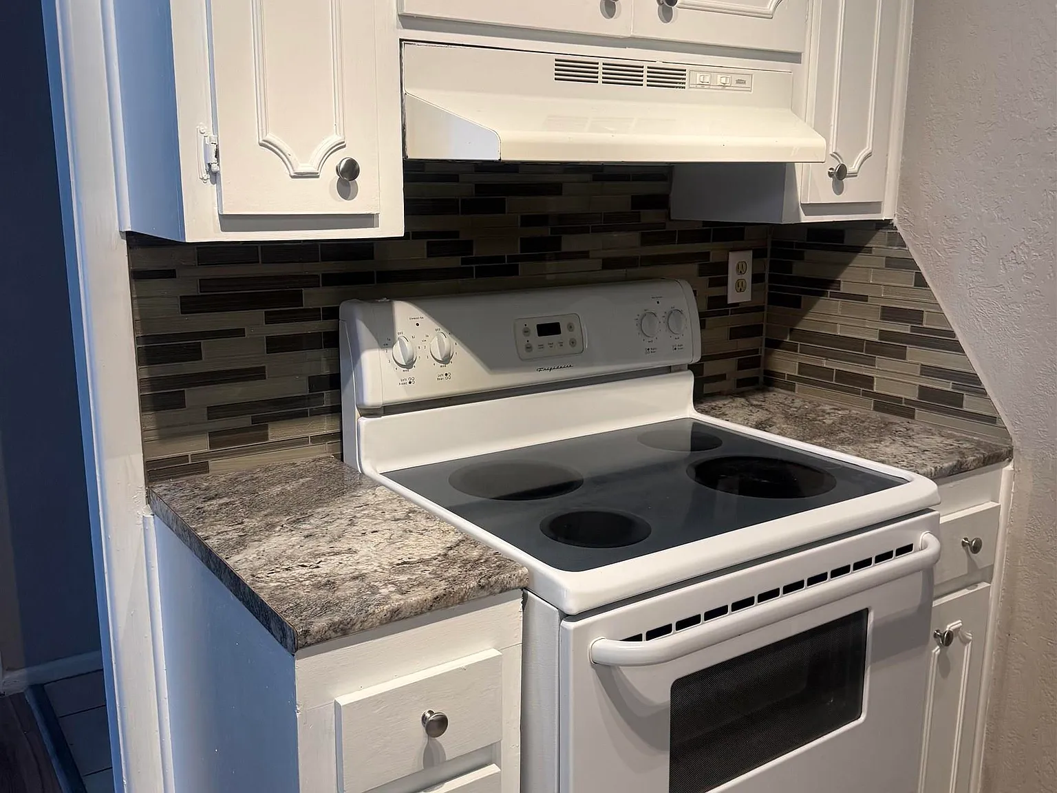 2 bed, 1.5 bath, 1100 sqft, $1,550 — Photo 3