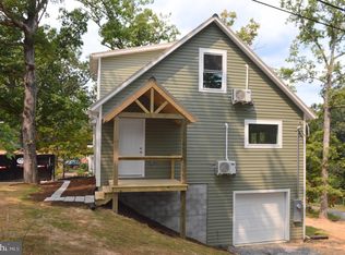 15 Hilltop St, Berkeley Springs, WV 25411