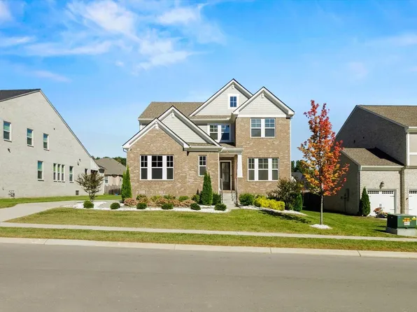 1076 River Oaks Blvd, Lebanon, TN 37087