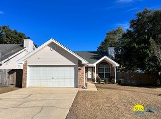 62 9th St, Shalimar, FL 32579