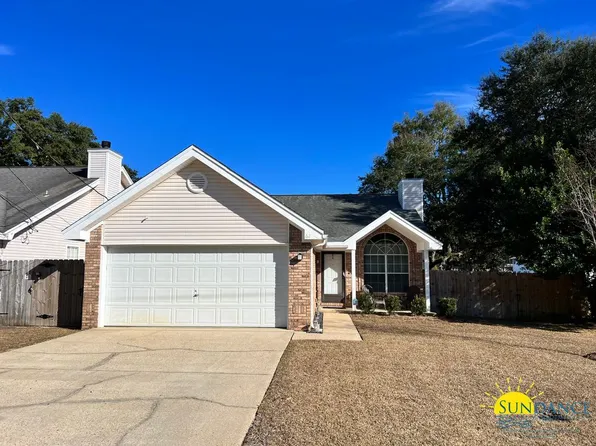 62 9th St, Shalimar, FL 32579