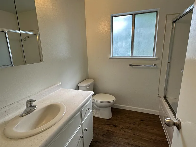 1069 Cherry Ln #D — Photo 10