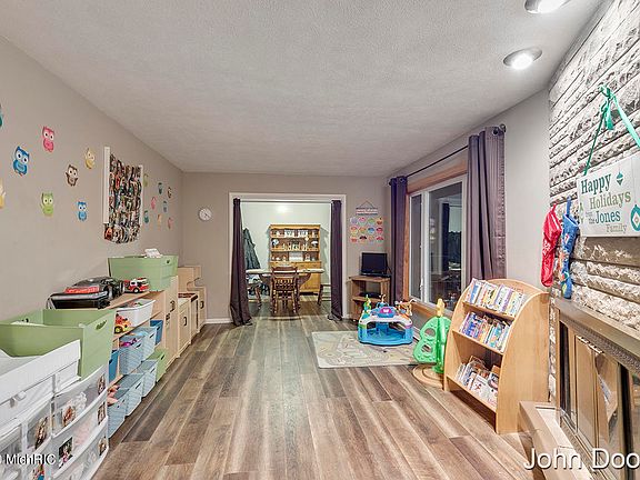 3rd image of 1318 Forest Hill Ave SE