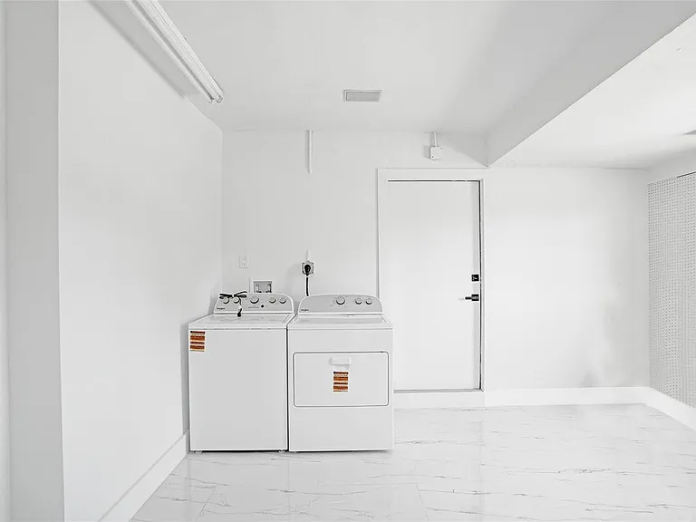1437 SW 1st Ave — Photo 23