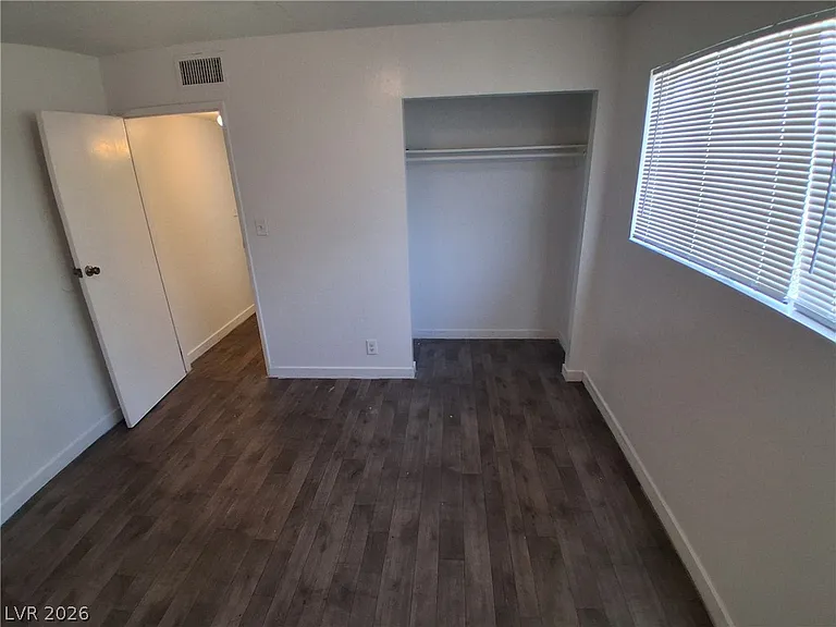 2100 Sunrise Ave #6 — Photo 3