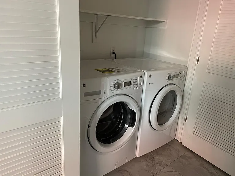 844 N American St — Photo 17