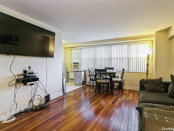 3rd image of 880 Boynton Ave APT 1M