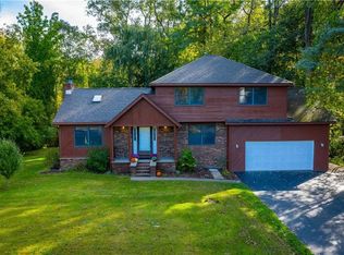 704 Holt Rd, Webster, NY 14580