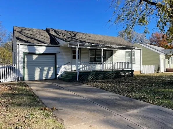 810 Westridge Dr, Newton, KS 67114
