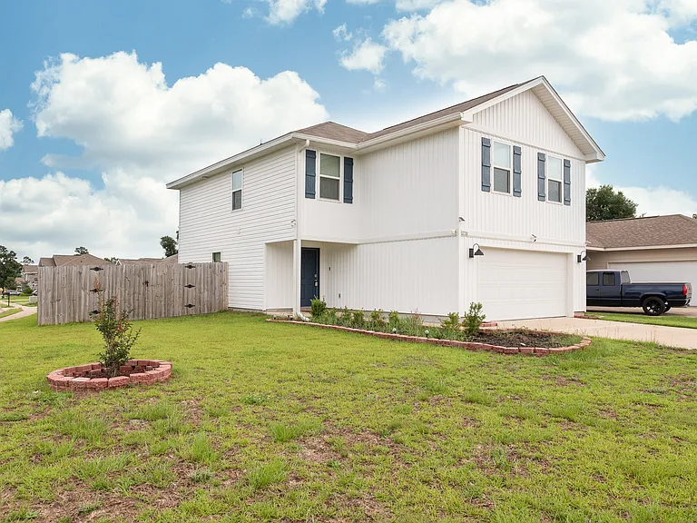 5720 Blackhorse Cir — Photo 32