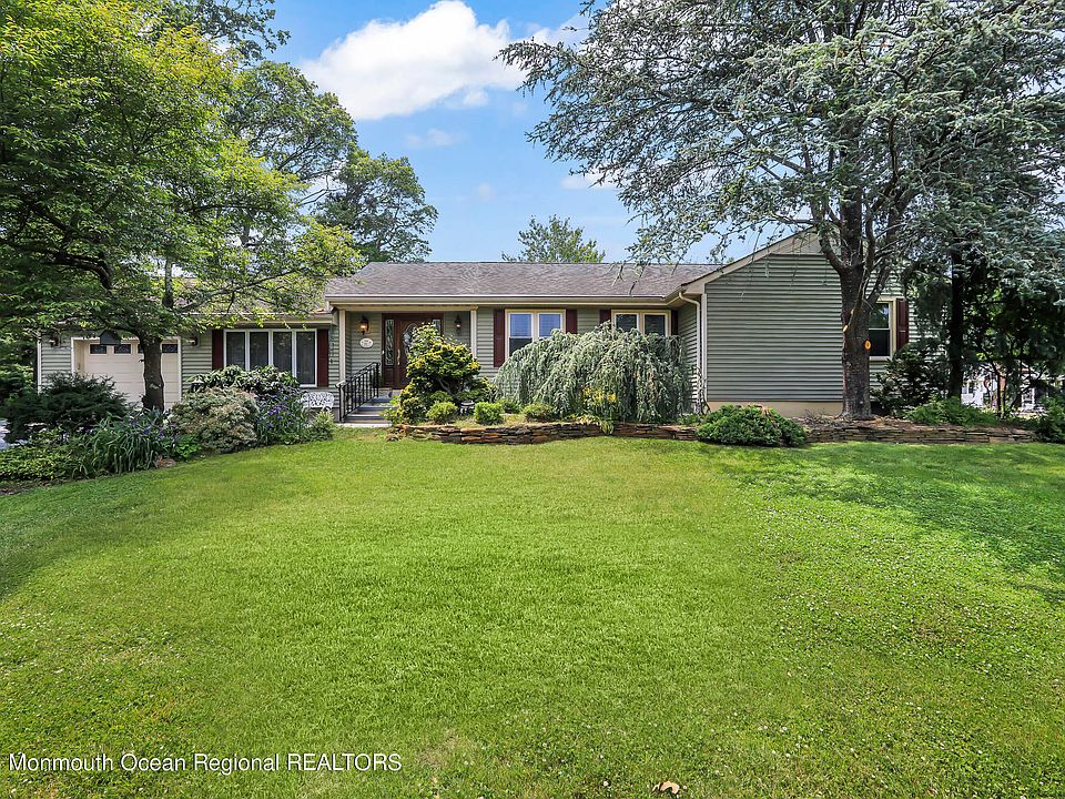 1st image of 174 Ampere Avenue