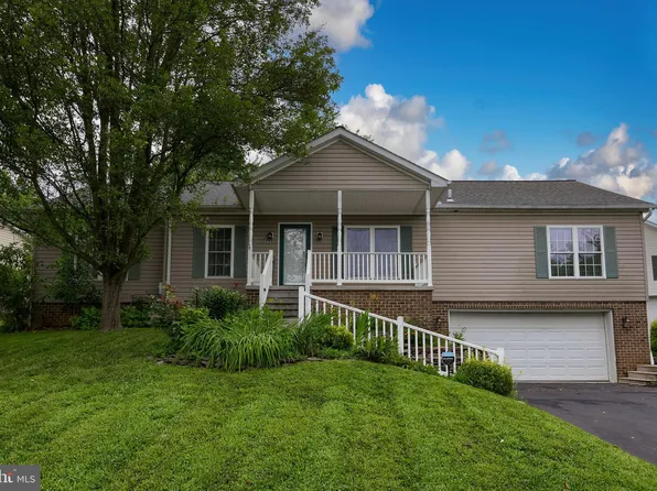 299 Franklin Square Dr, Dallastown, PA 17313