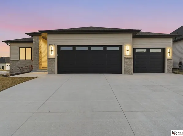 8853 Calamus River Rd, Lincoln, NE 68520