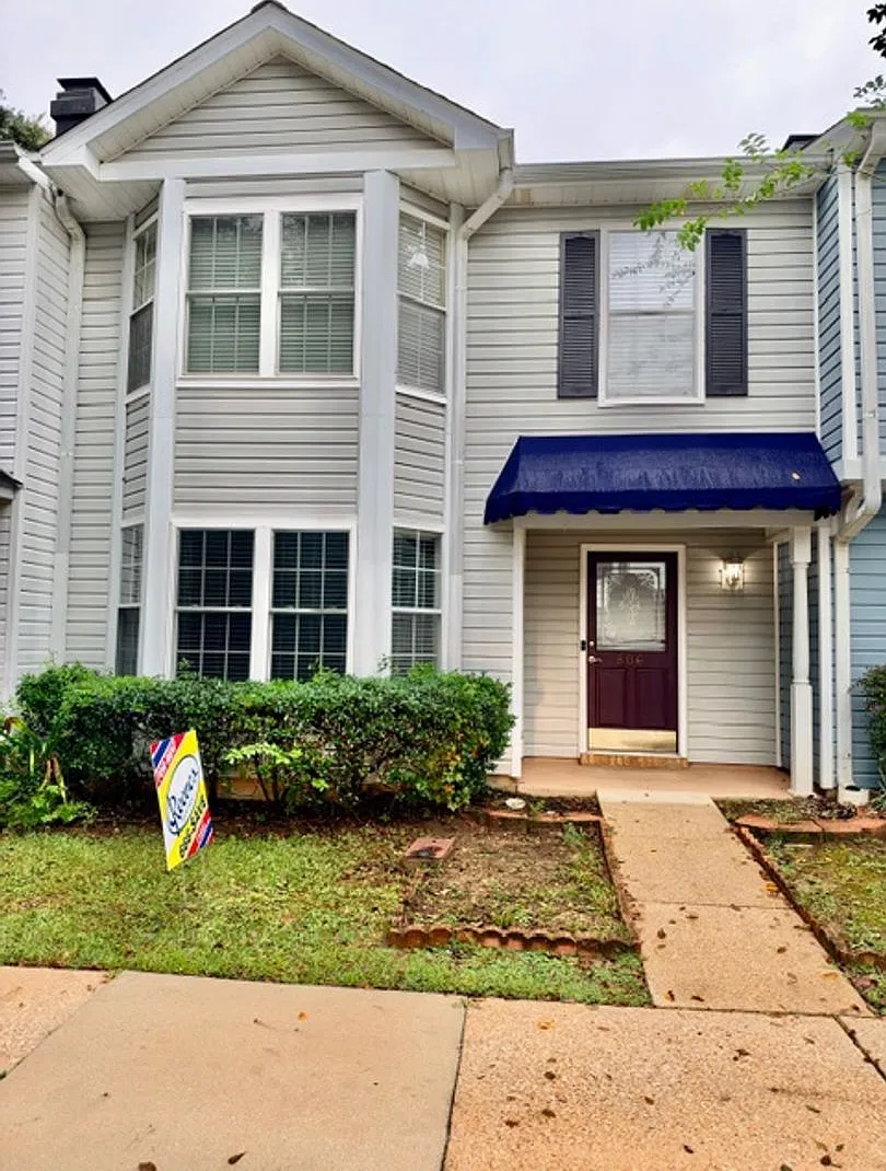 Updated Willow Brook Townhome — Photo 1