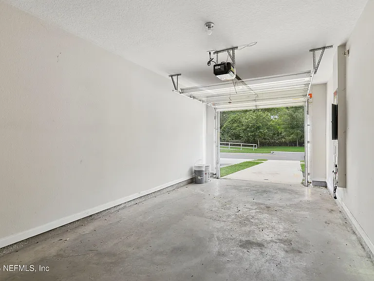 5988 Creekside Crossing Dr — Photo 24