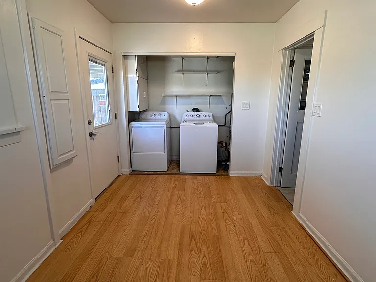 1105 W G St — Photo 25