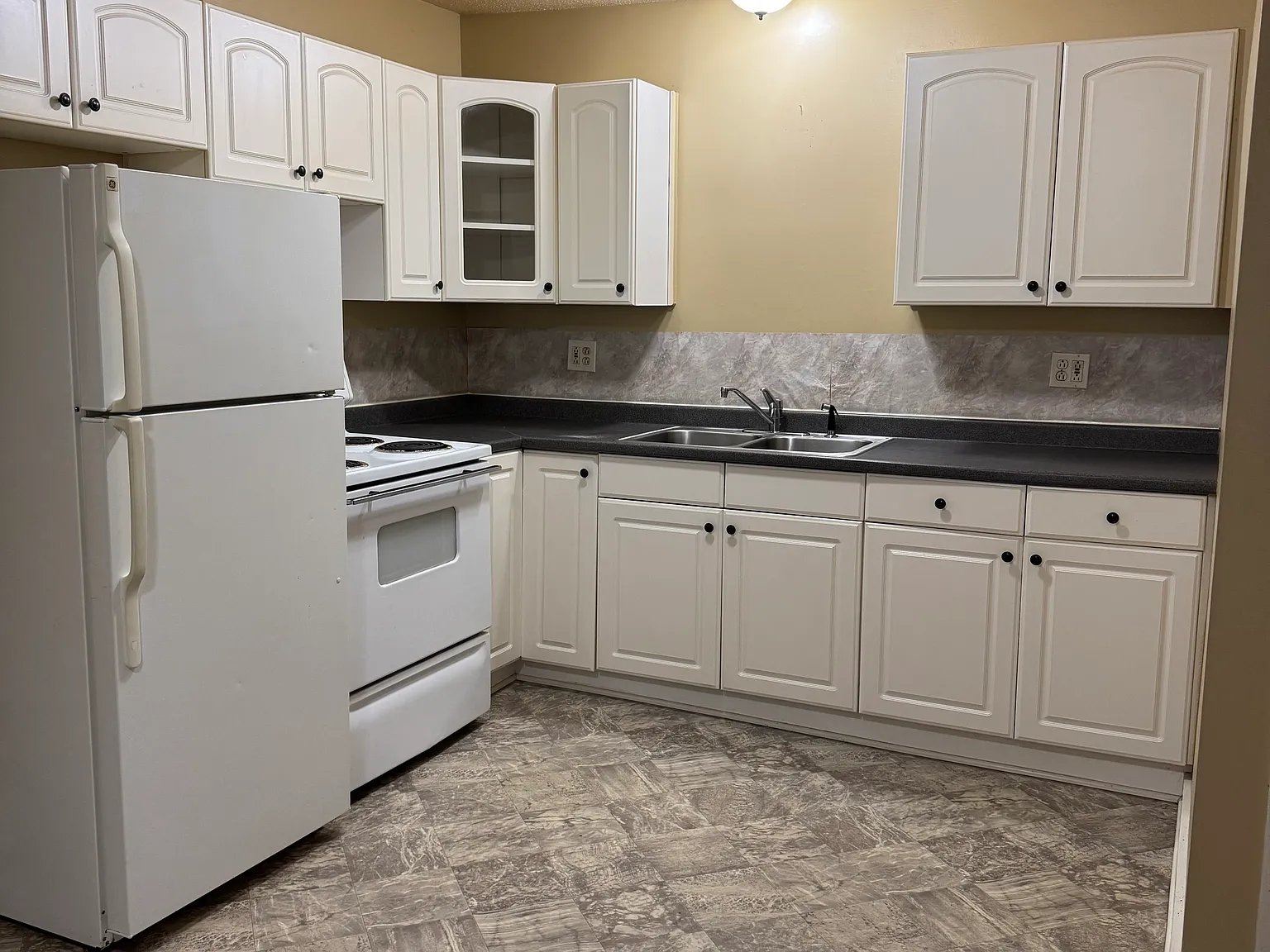 3 bed, 1200 sqft, $2,000 — Photo 1