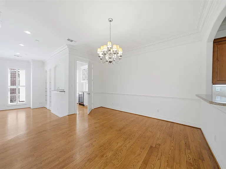 1329 Hyde Park Blvd — Photo 14