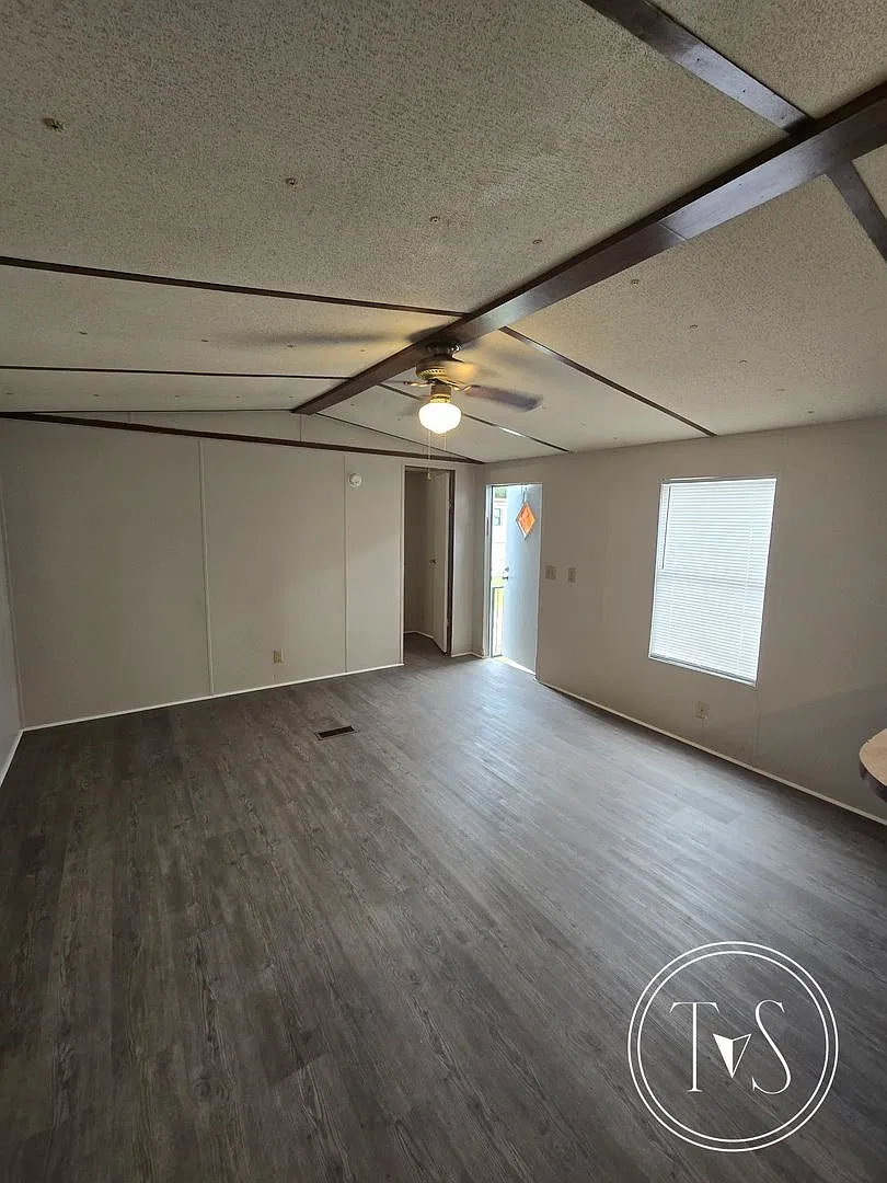 Arnall Drive, 524 — Photo 4